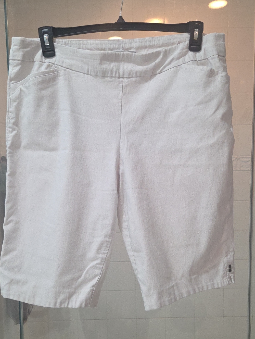 Kim Rogers White Pull-On Bermuda Shorts